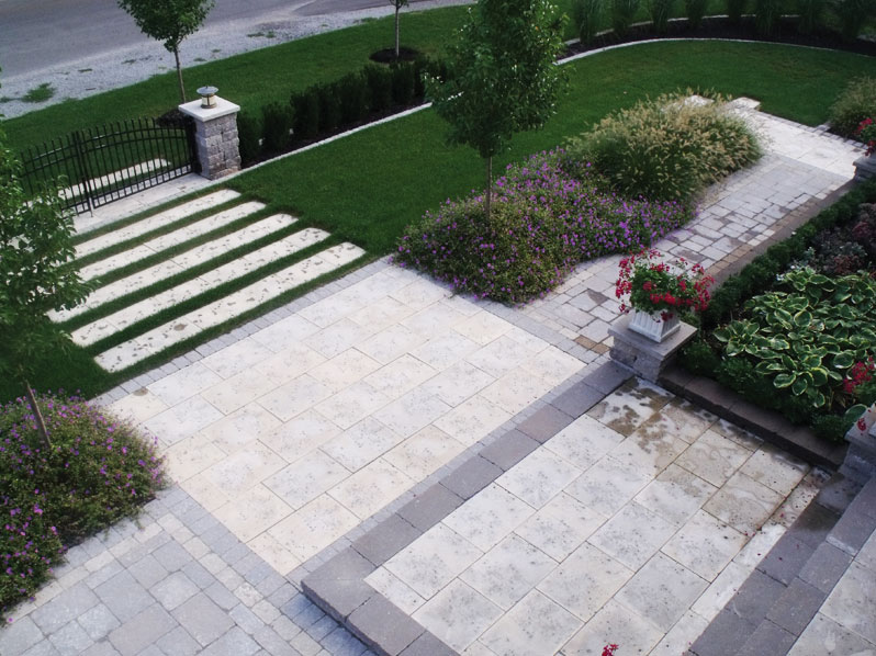 Niagara on the Lake (Elegant Front Entrance)